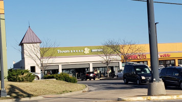 St. Louis Bread Co. outside