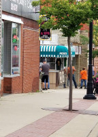 Pete's Hamburger Stand outside