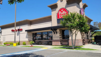 El Pollo Loco outside