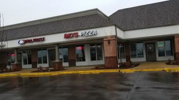 Imo's Pizza outside