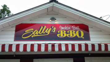 Sally's Smokin Butt Bbq outside