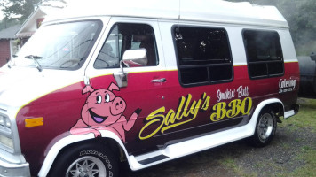 Sally's Smokin Butt Bbq outside