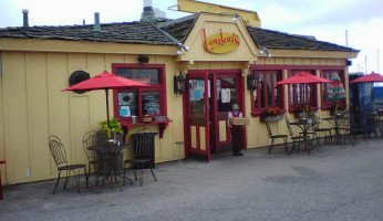 Loulou's Griddle In The Middle outside