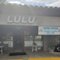 Lulu's Cafe outside