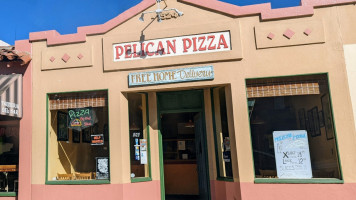 Pelican Pizza food