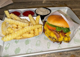 Shake Shack National Harbor food