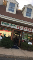 Bella Gourmet Pizzeria food