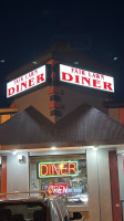 Fair Lawn Diner outside