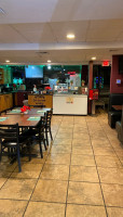 Max Pizza Ii inside