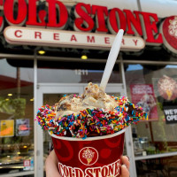 Cold Stone Creamery outside