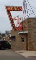 Mona's Italian Foods outside