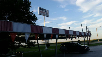 Don's Drive-in outside