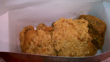 Lee's Famous Recipe Chicken food