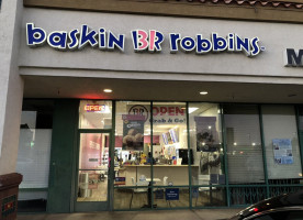 Baskin-robbins outside