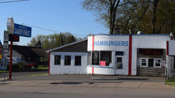 Wagner's Dairy Treet outside