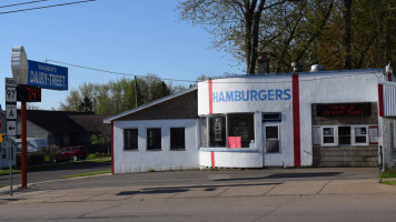 Wagner's Dairy Treet outside