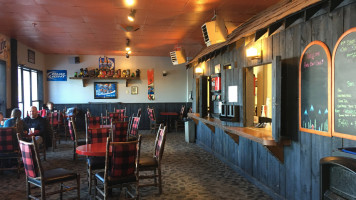 Hoot's And Grill inside