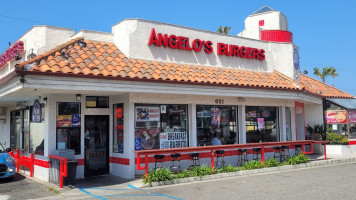 Angelo's Burgers outside