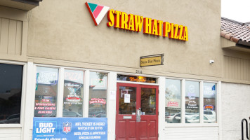 Straw Hat Pizza food