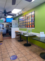 Los Caporales Taqueria outside