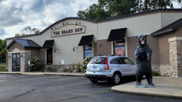 Bears Den Sports Eatery outside