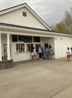 Frisbie's Dairy Barn outside