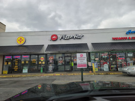 Pizza Hut outside