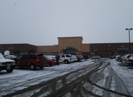 Lunds Byerlys Creations Café Eagan food