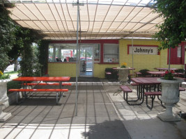 Johnny's Burgers outside