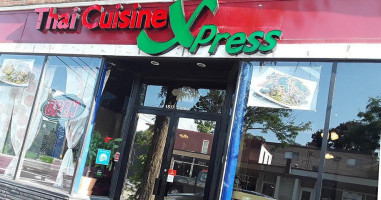 Thai Cuisine Xpress food