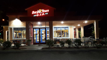 Burger Town Usa outside