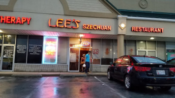 Lee's Szechuan inside