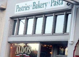 Aldo's Italian Bakery food