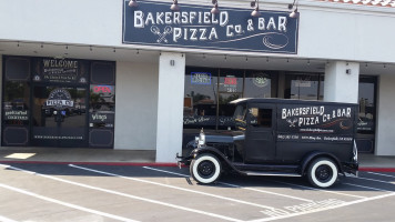 Bakersfield Pizza Co. outside