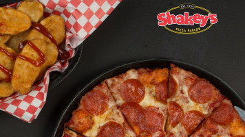 Shakey's Pizza Parlor food