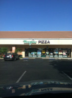 Magoos Pizza food