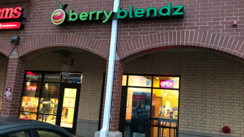 Berry Blendz outside