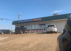 Southaven Pizza outside