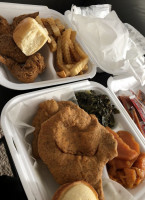 Mae's Southern Cafe food