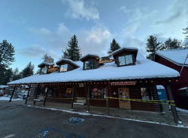 Grizzly Cafe outside