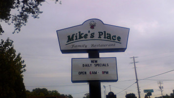 Mike's Place Family food