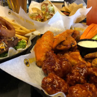 Buffalo Wild Wings Fitchburg food