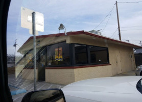 Elmer's Drive-in outside