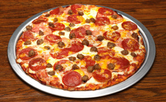 Rusty's Pizza Parlor food