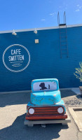 Cafe Smitten outside