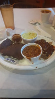 Leonard's Pit Barbecue food