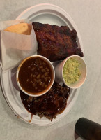 Leonard's Pit Barbecue food