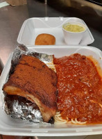 Leonard's Pit Barbecue food