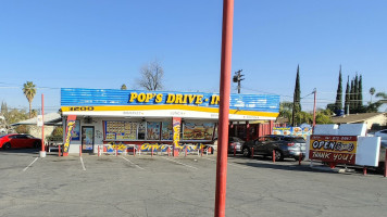 Pop's Drive-in outside