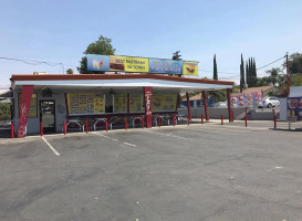 Pop's Drive-in outside